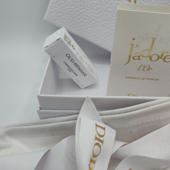 Christian Dior Luxe Gift Set 🎁 Box, Ribbon, Dust Bag, Pip Card & Mini Perfumes - Picture 2 of 12